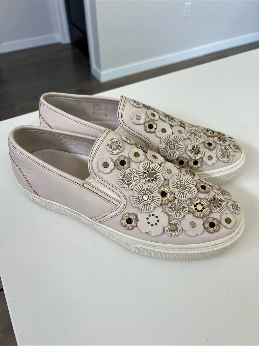 Coach tea rose chalk light blush pink cream slip on sneakers floral appliqués 9